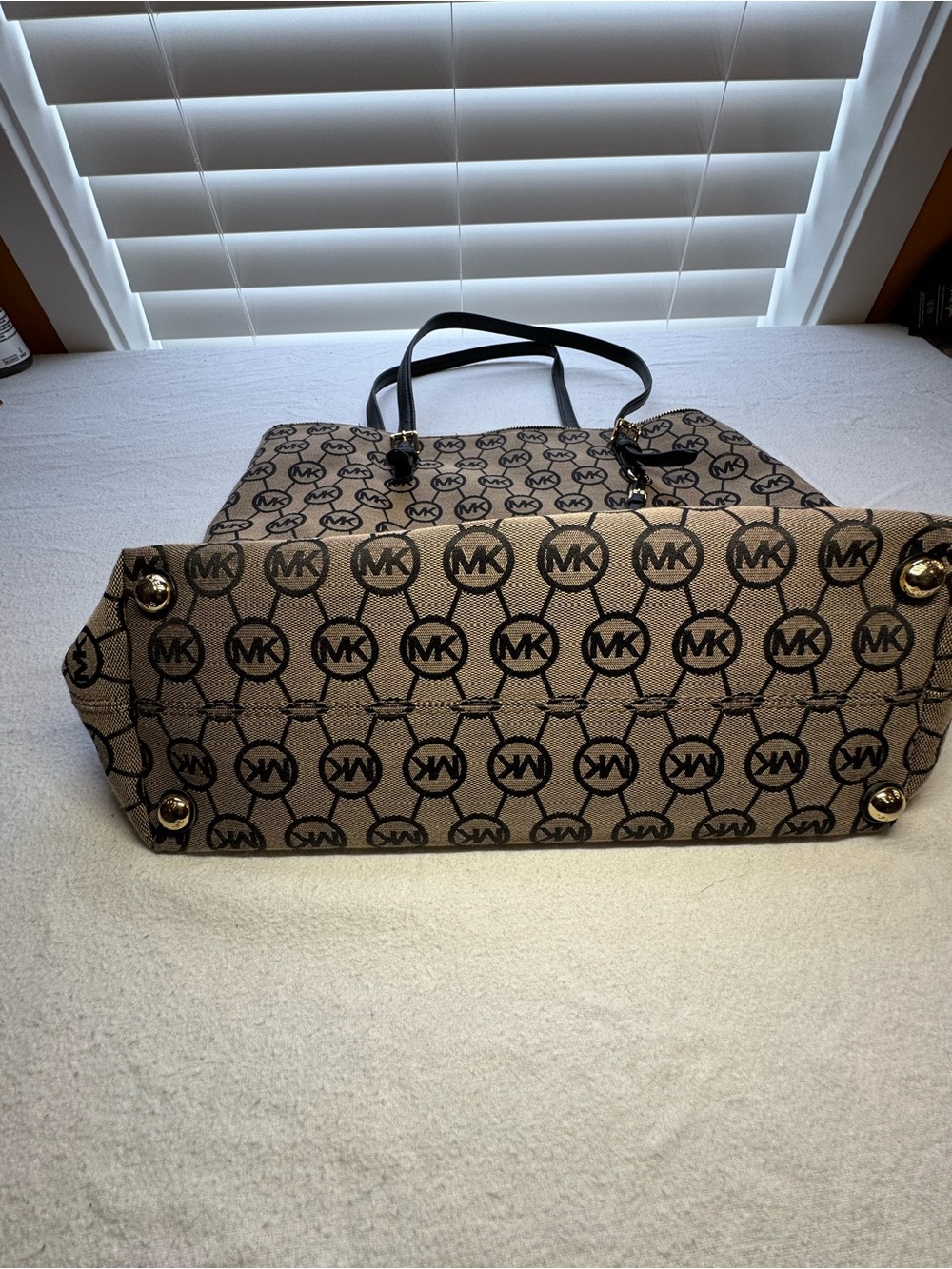Michael Kors Jet Set East/West Tote Bag in Signature Tan and Black Fabric - Picture 5 of 12